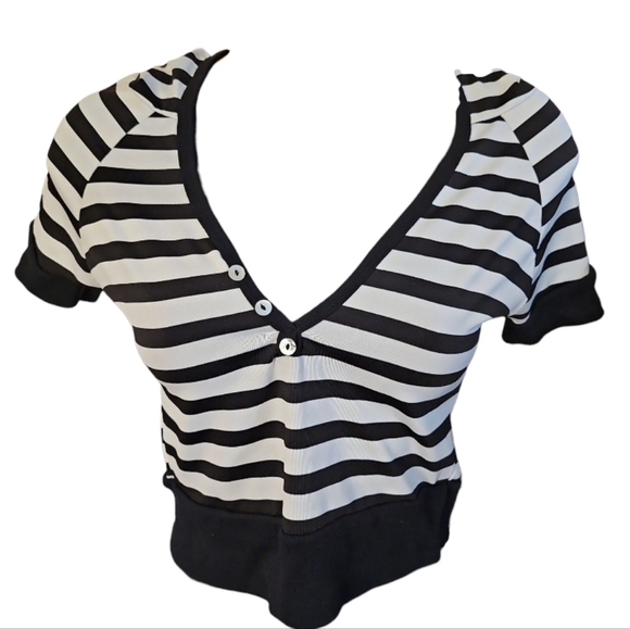 Y2K Black/White Stripe Cropped Top with Hood - Picture 2 of 10